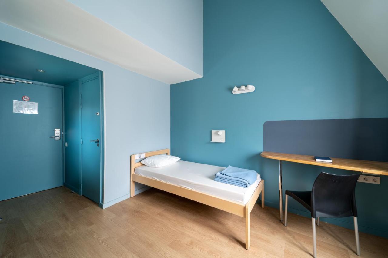 Chambre Simple pour Femme avec Salle de Bains Commune